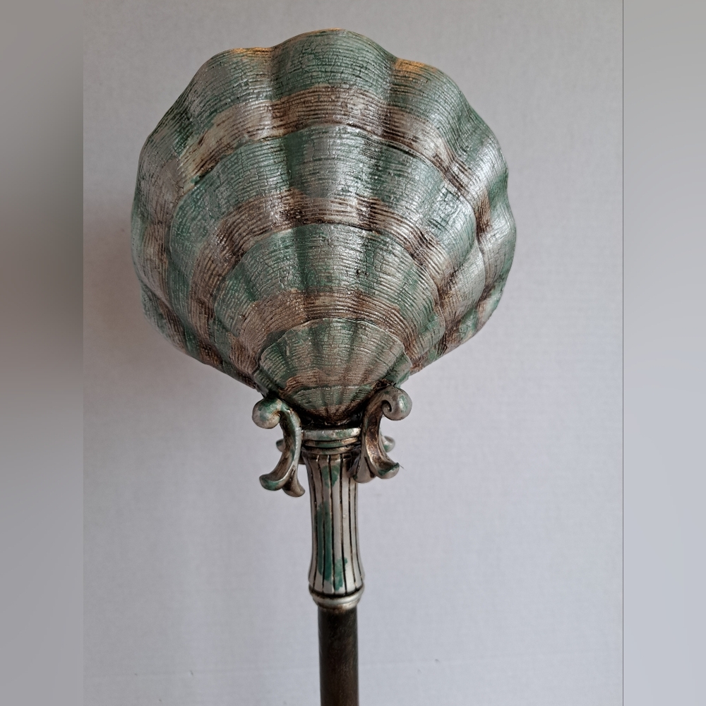 Vintage or antique-style decorative  shell dish on a pedestal Possibly Resin - Picture 3 of 9